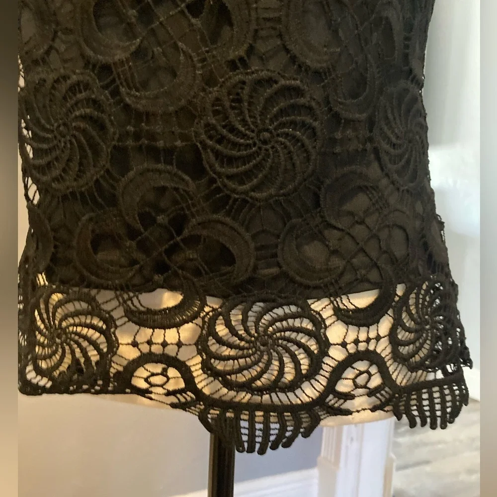 Ultra Pink Embroidered Lace tank top - Picture 7 of 14